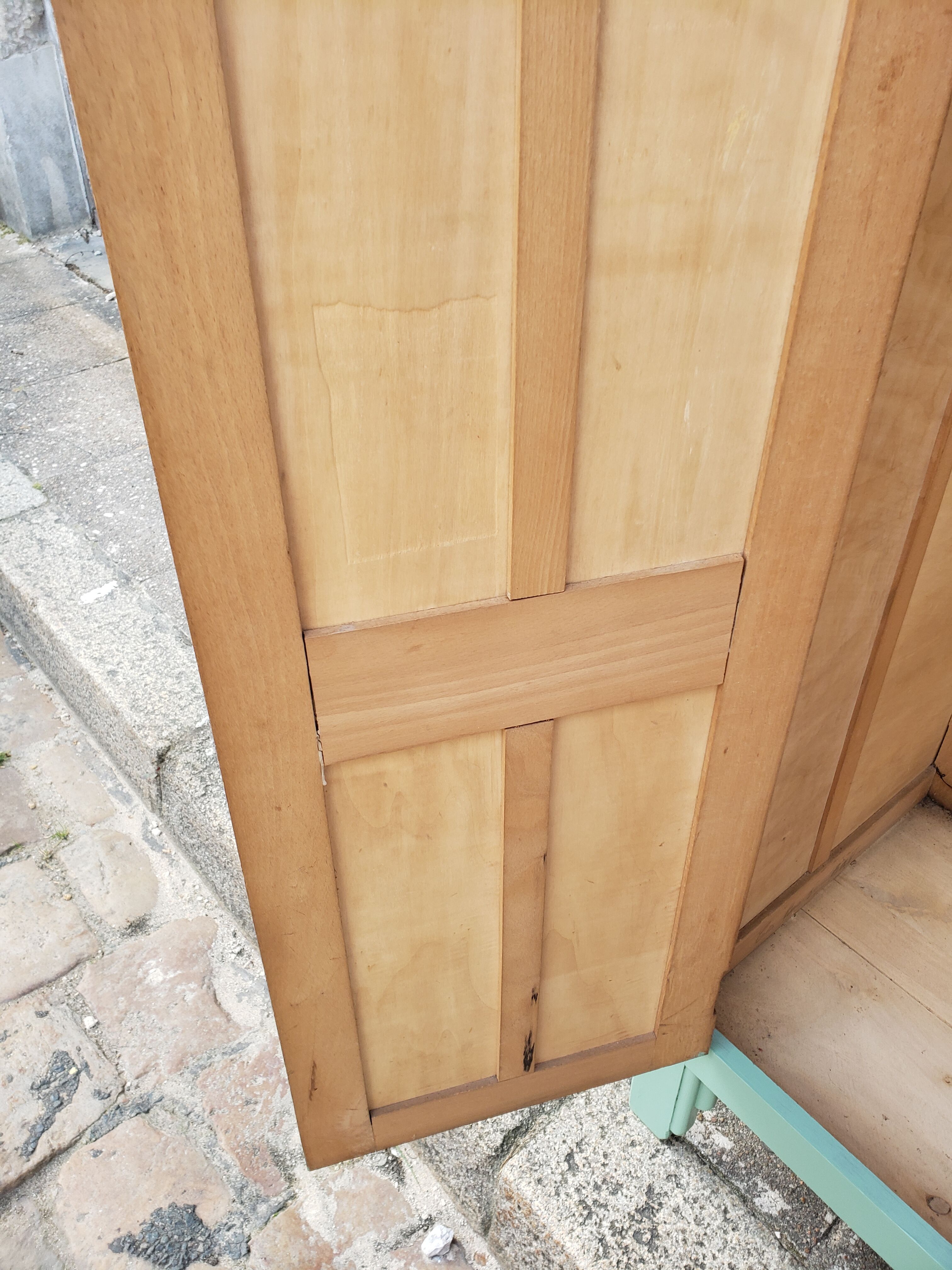 Parisian cabinet green deco art