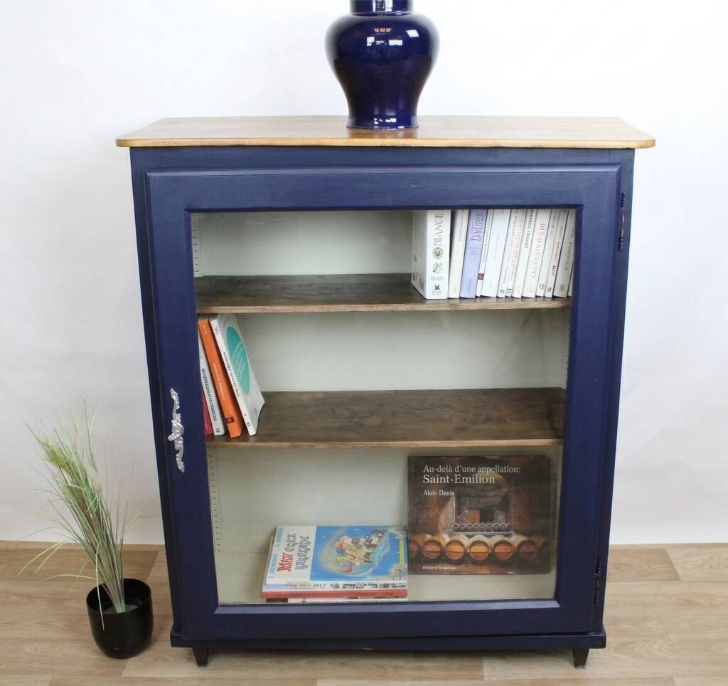 Vintage low glass-fronted library in midnight blue, 1950s.