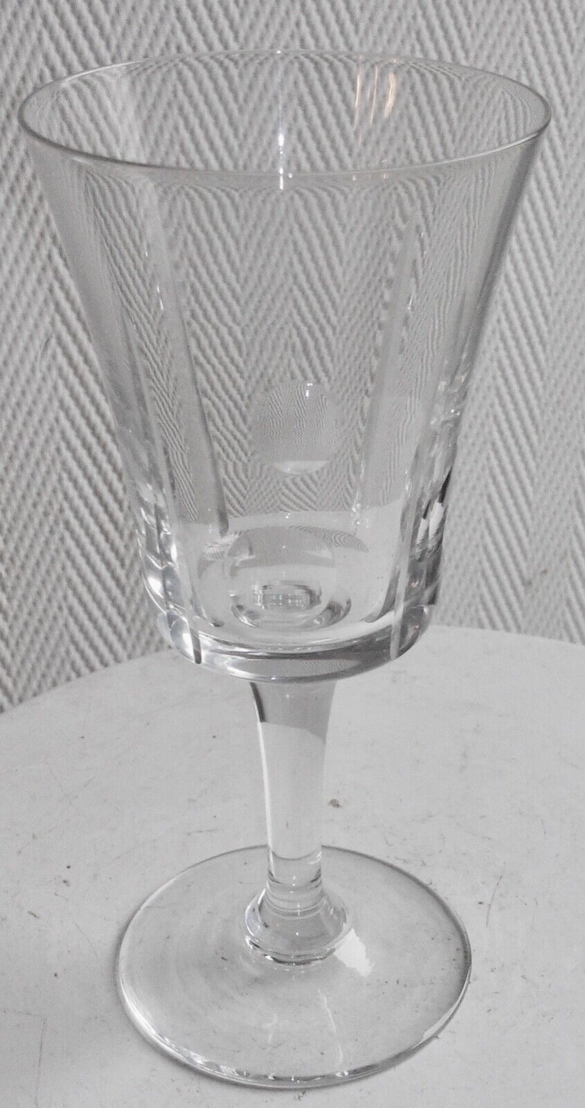 Old wine glass in baccarat crystal model art deco ht 14,5 cm