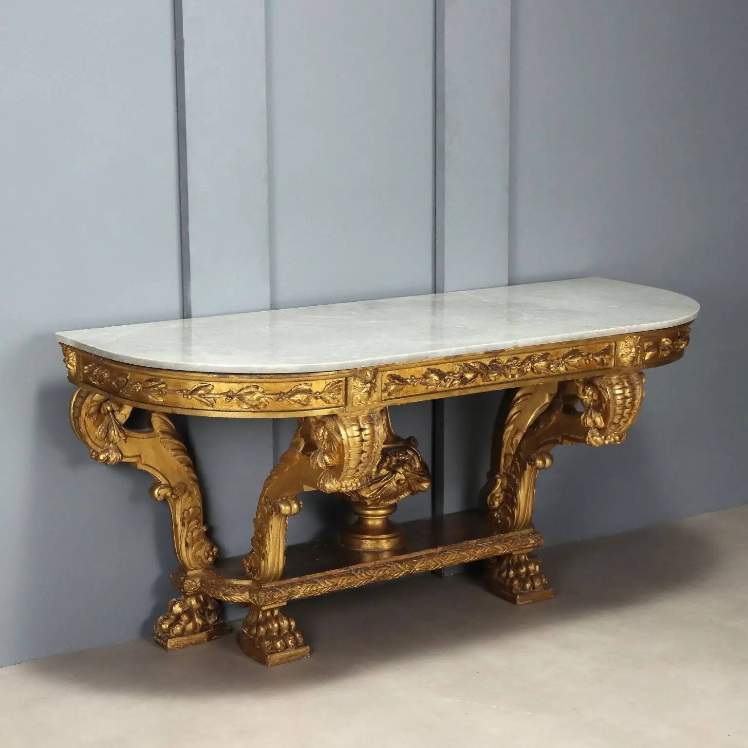 Console ancienne en bois sculpté avec décorations, Italie, XIXe siècle