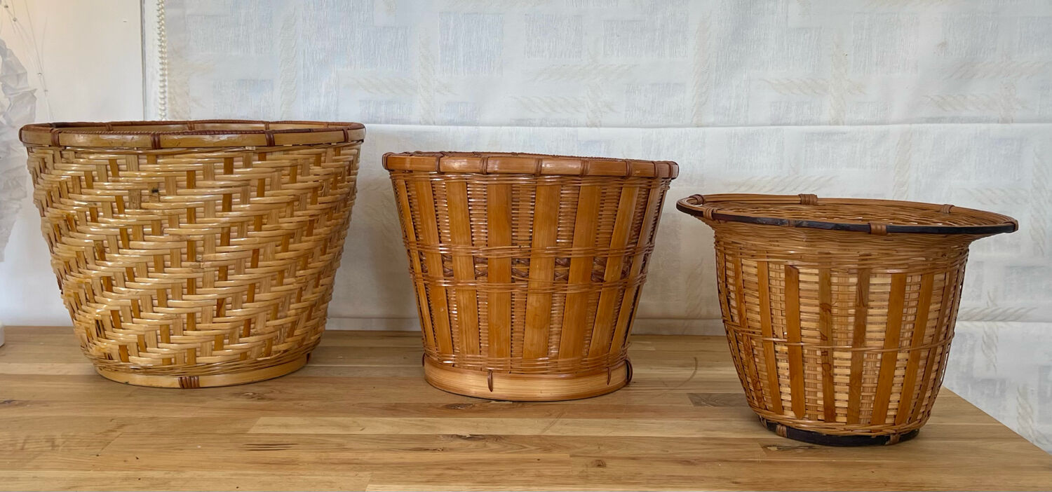 3 rattan planters