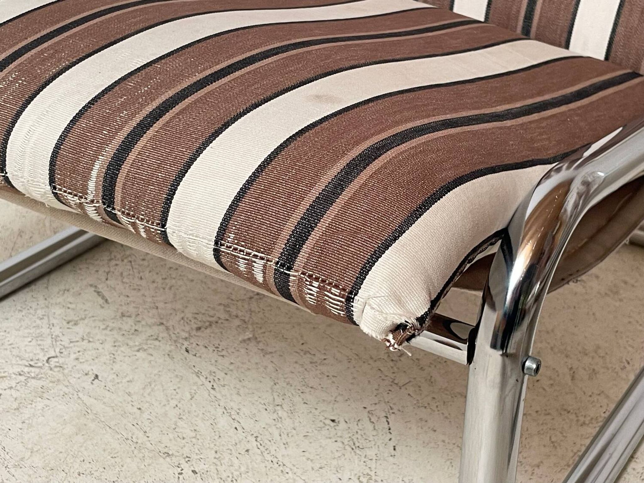 Paire de chauffeuses cantilever 1970