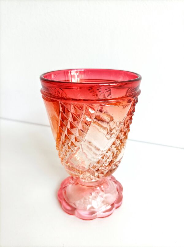 Paire de verres Baccarat anciens rouge rose dégradé