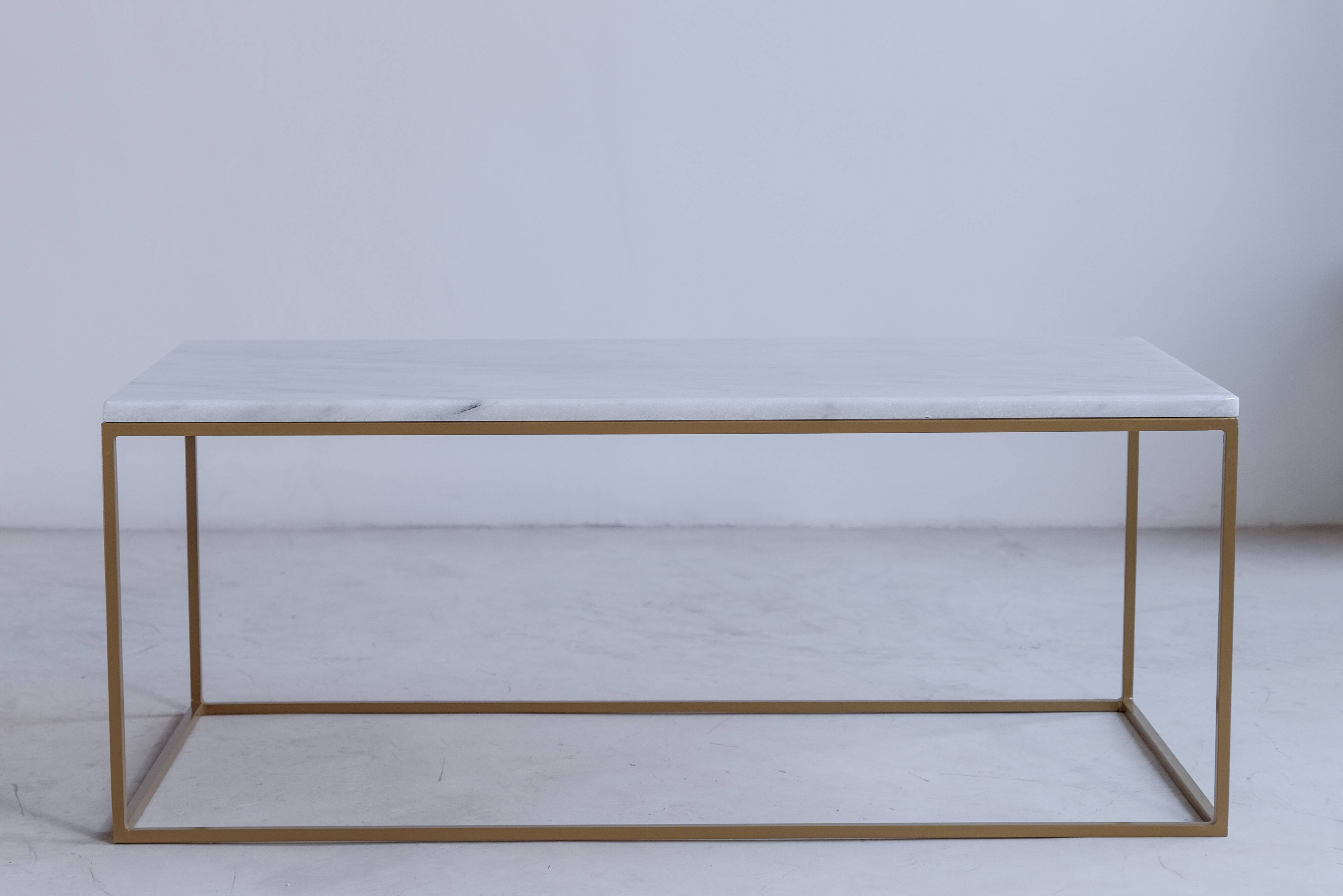 Rectangular coffee table in white Marble Ibiza, gilded base L120xP60xH40.