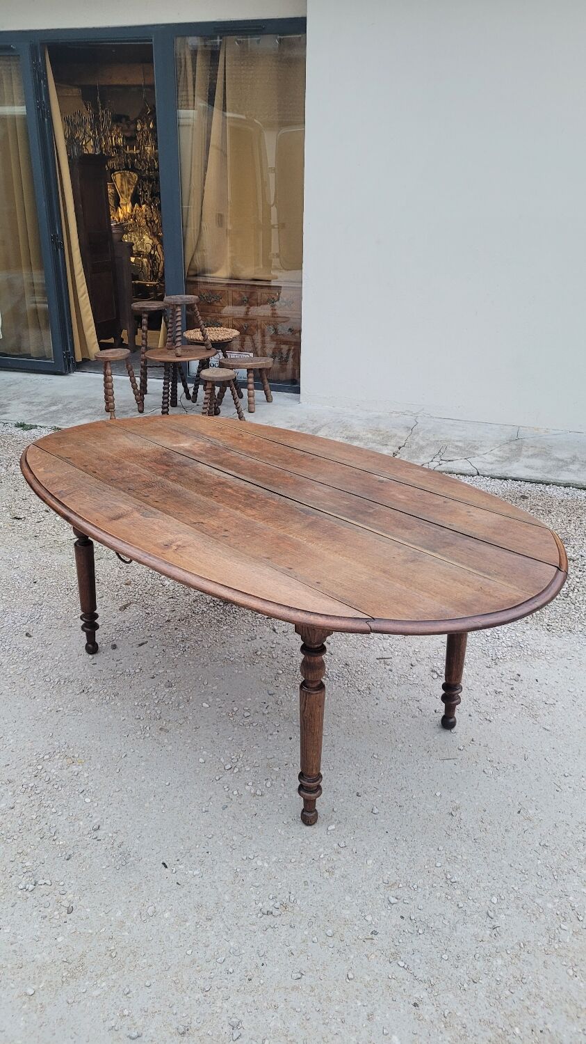Burgundian oval farm table in 19th century solid oak with shutters - 1m93