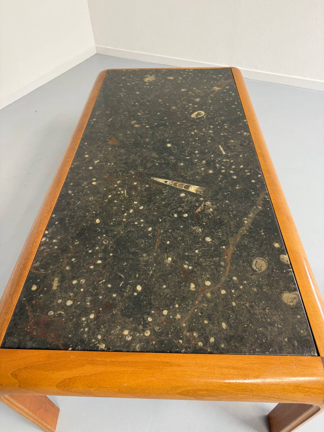 Ancienne table basse en bois et pierre fossil design Heinz Lilienthal 1980