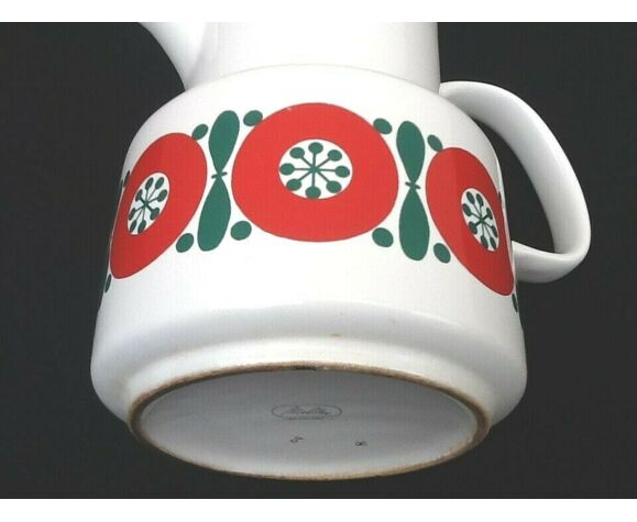1970s melitta coffee maker (porcelain germany) retro décor, bright red and green