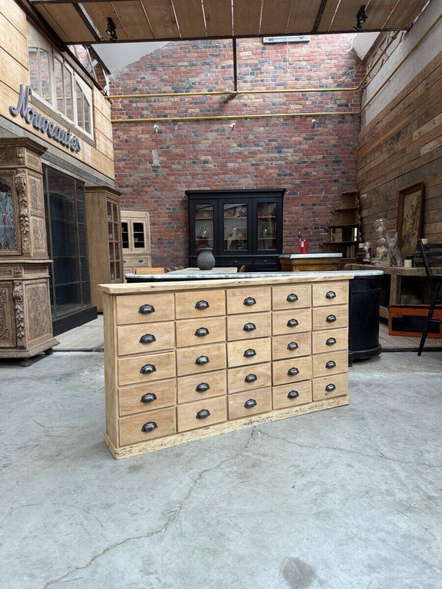 Workshop furniture in beech from the early 20th century.