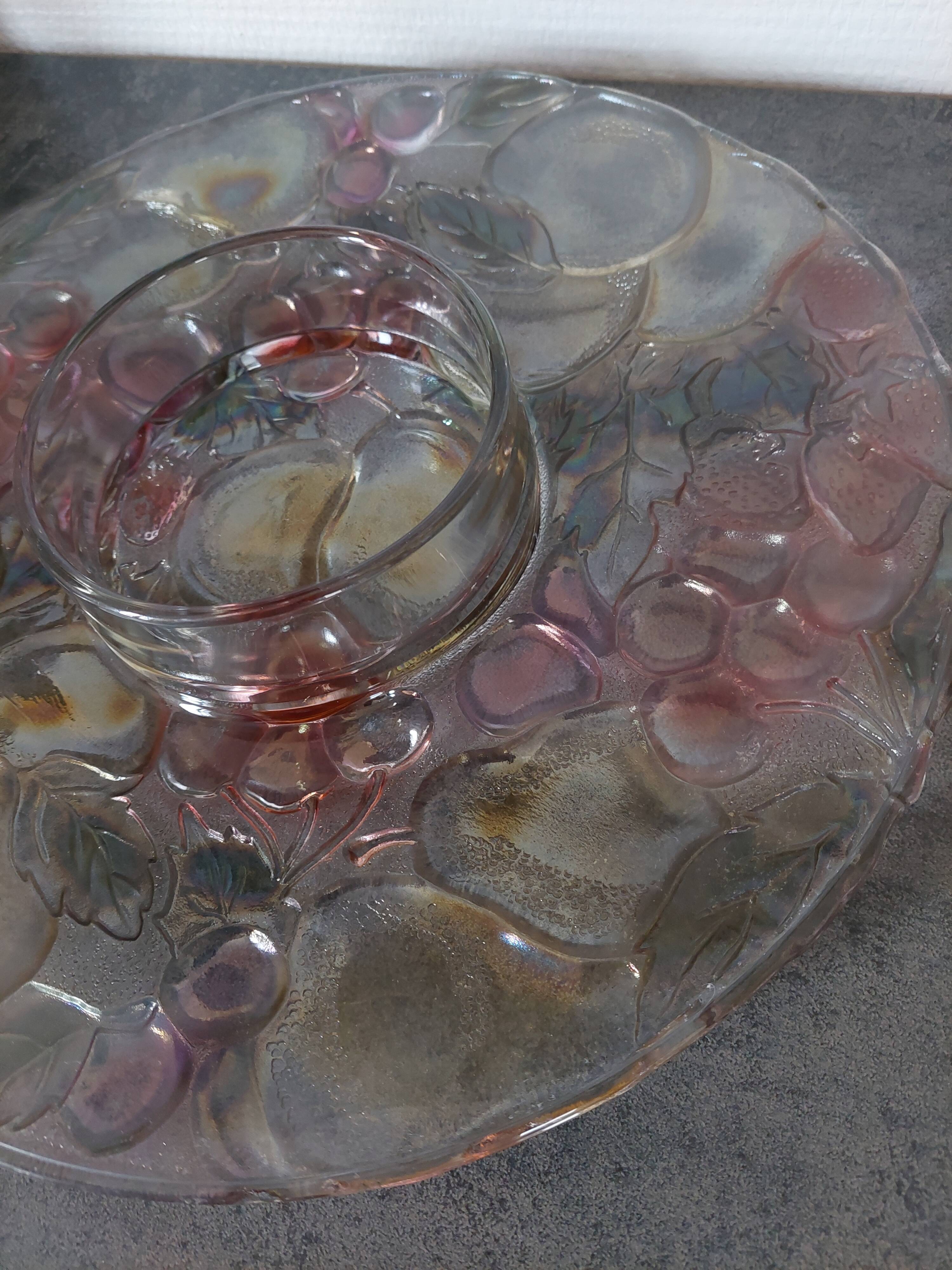 Molded glass dish for aperitifs
