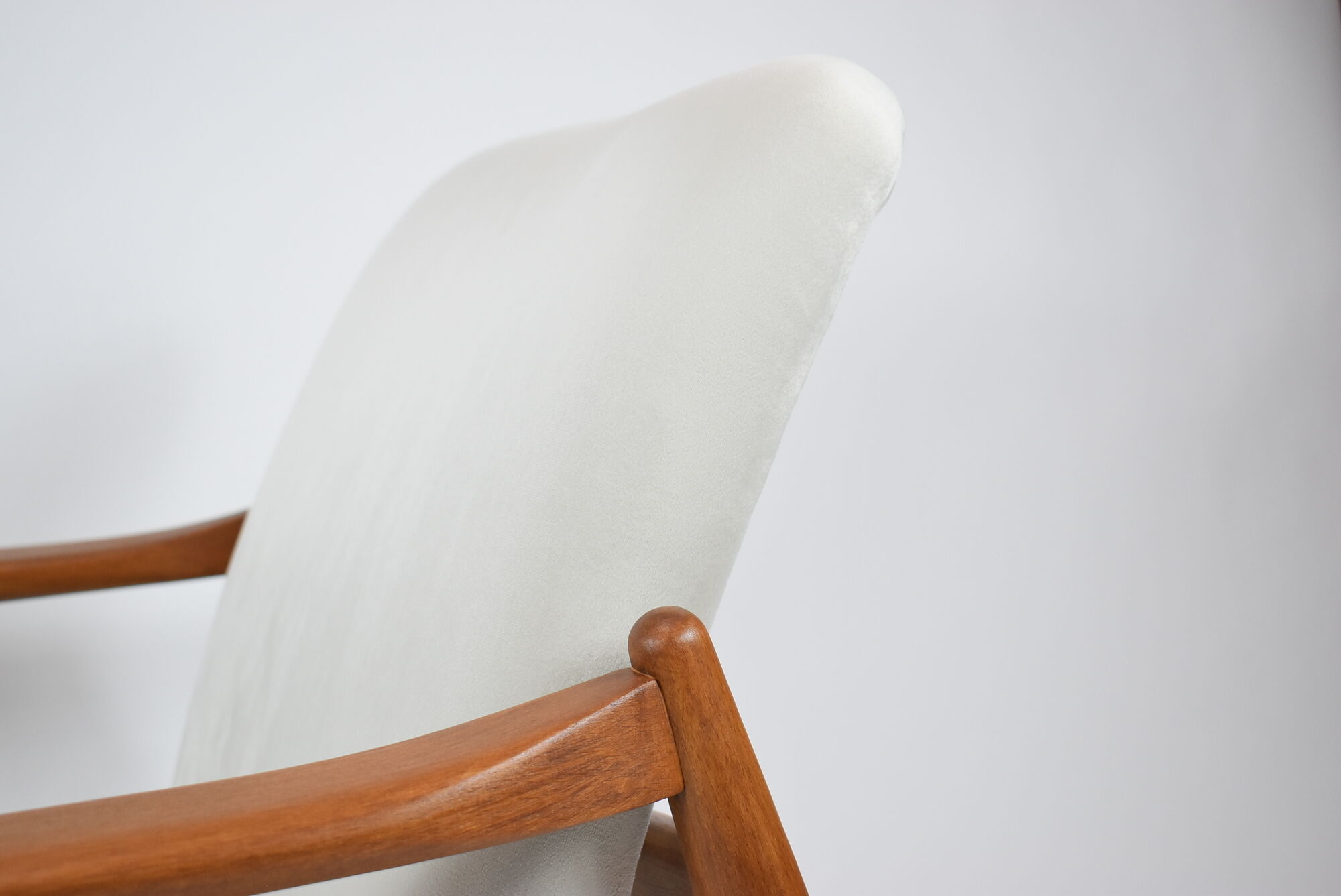Fauteuil vintage GFM-64 de E.Homa, années 60, velours argenté gris