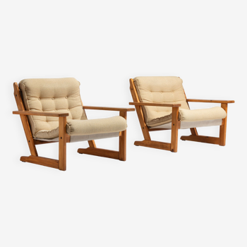 Pinewood set lounge chairs