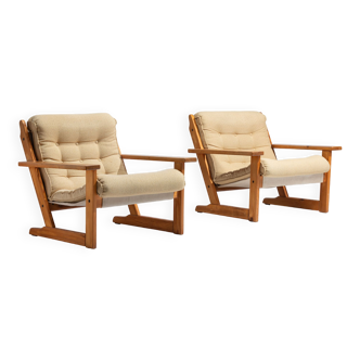 Pinewood set lounge chairs