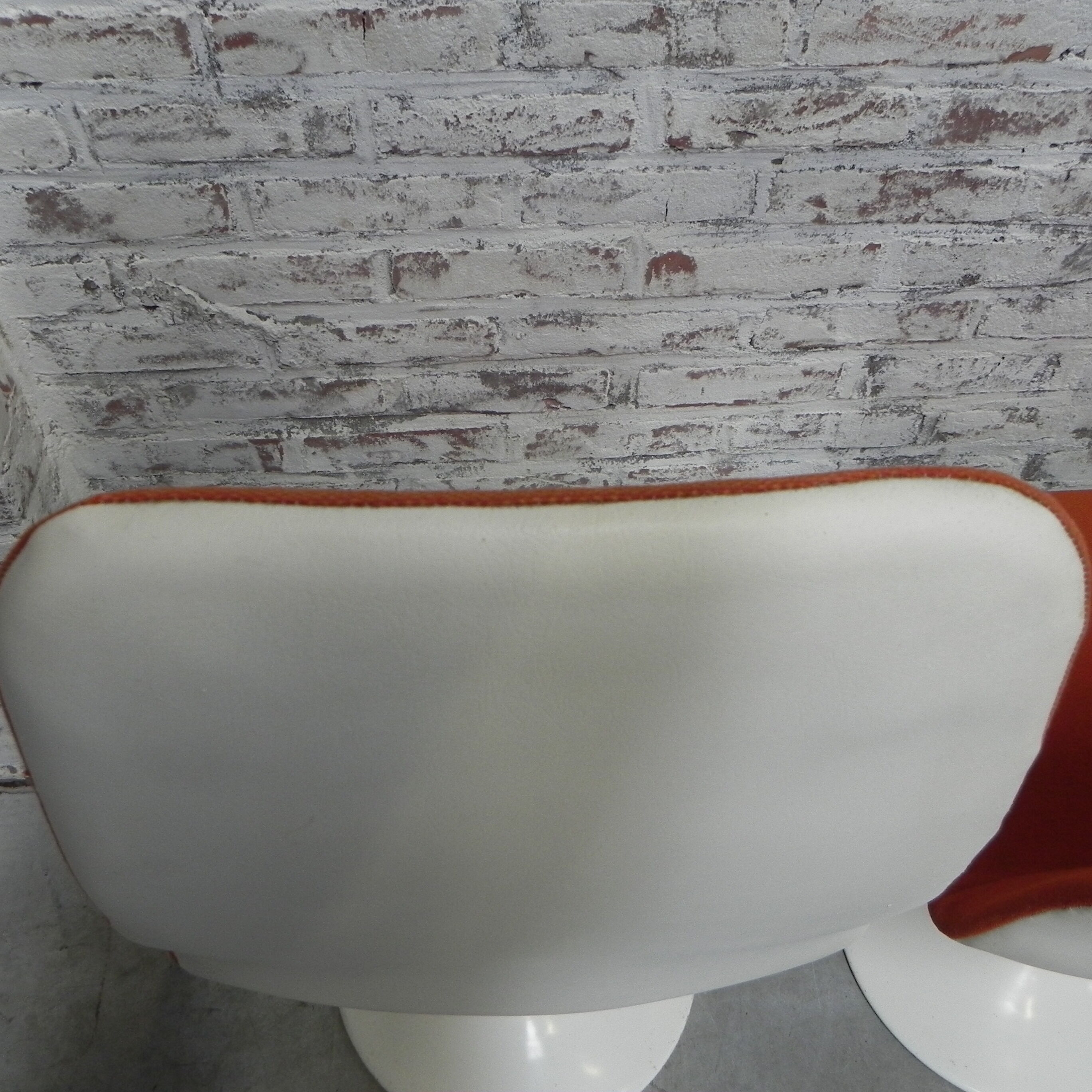 3 Vintage swivel tulip chairs