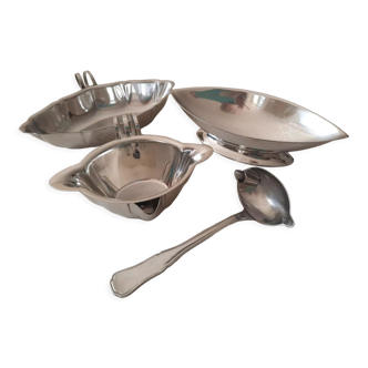 Set of 3 sauce pots and serving spoon