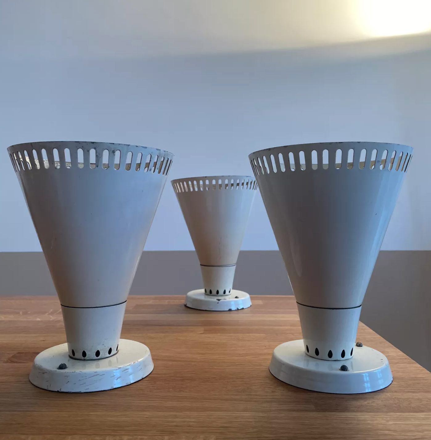 Suite of 3 wall lamps, vintage, white lacquered metal, lita 1970 france