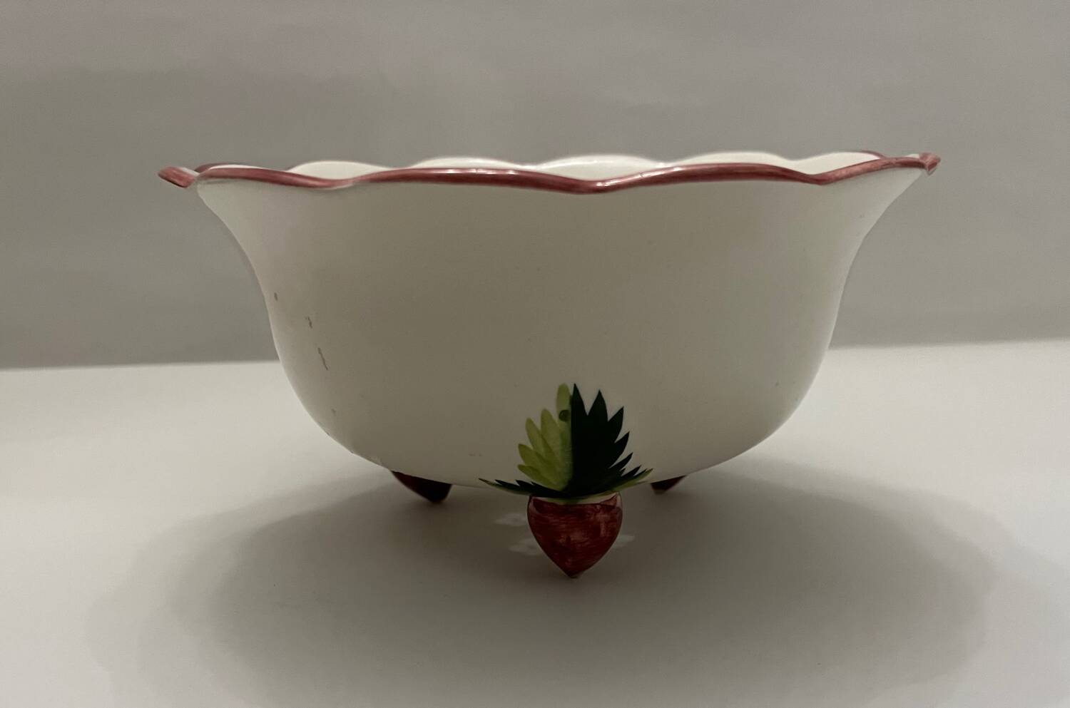 Earthenware draining salad bowl