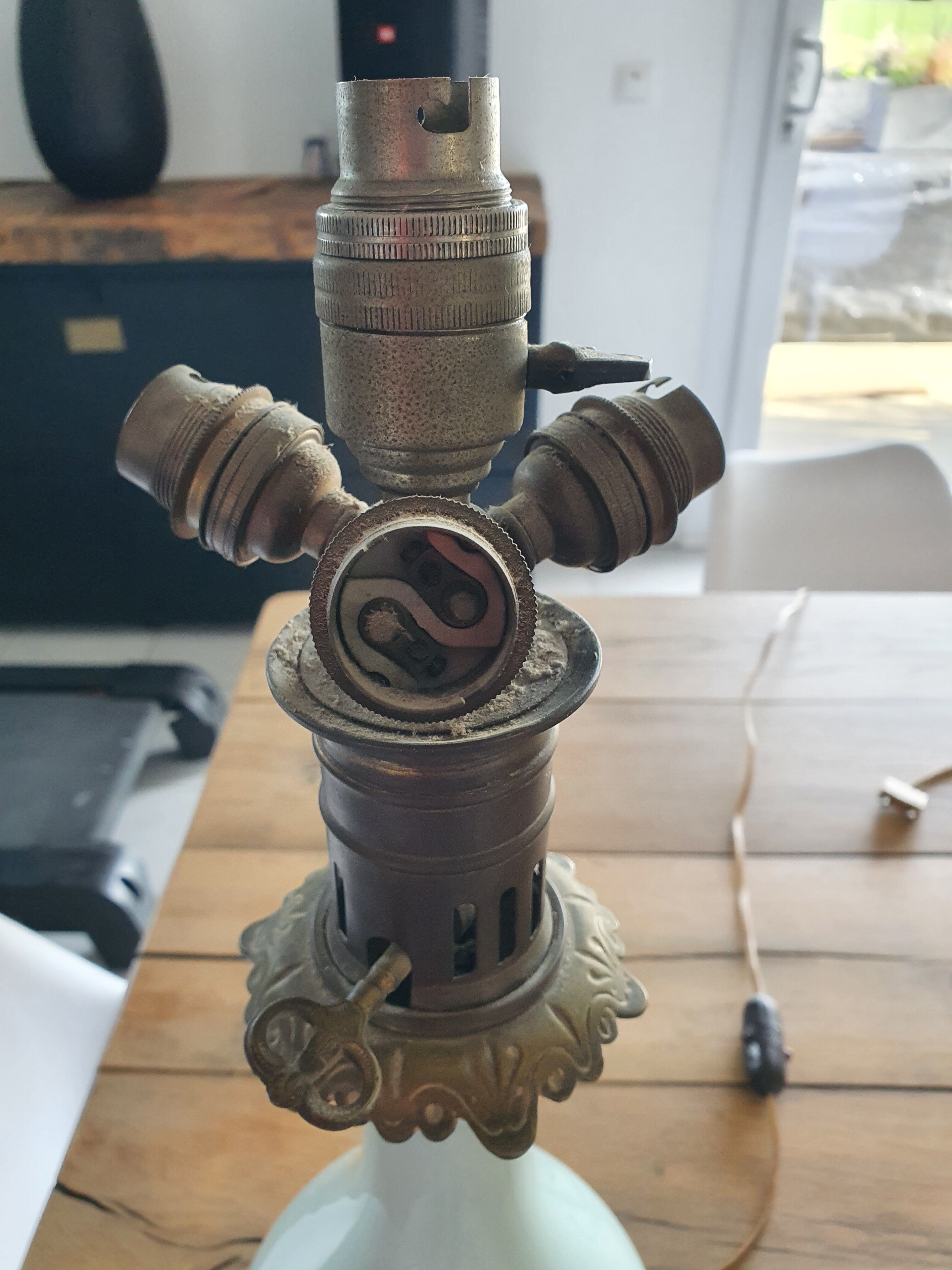 Opaline lamp oil / oil bronze Napoleon III lamp mounting