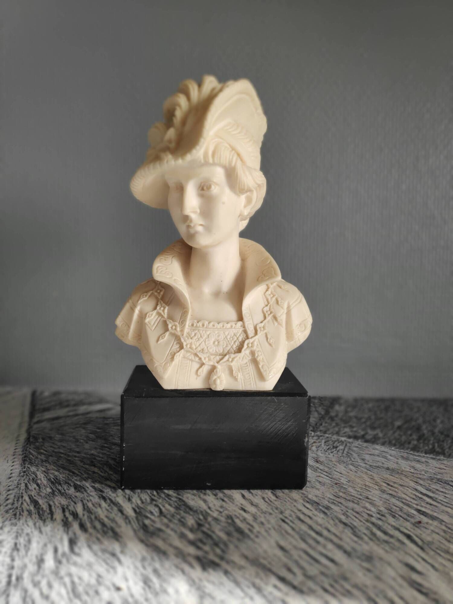 Elegant woman bust with alabaster shawl and black base of the 1950s