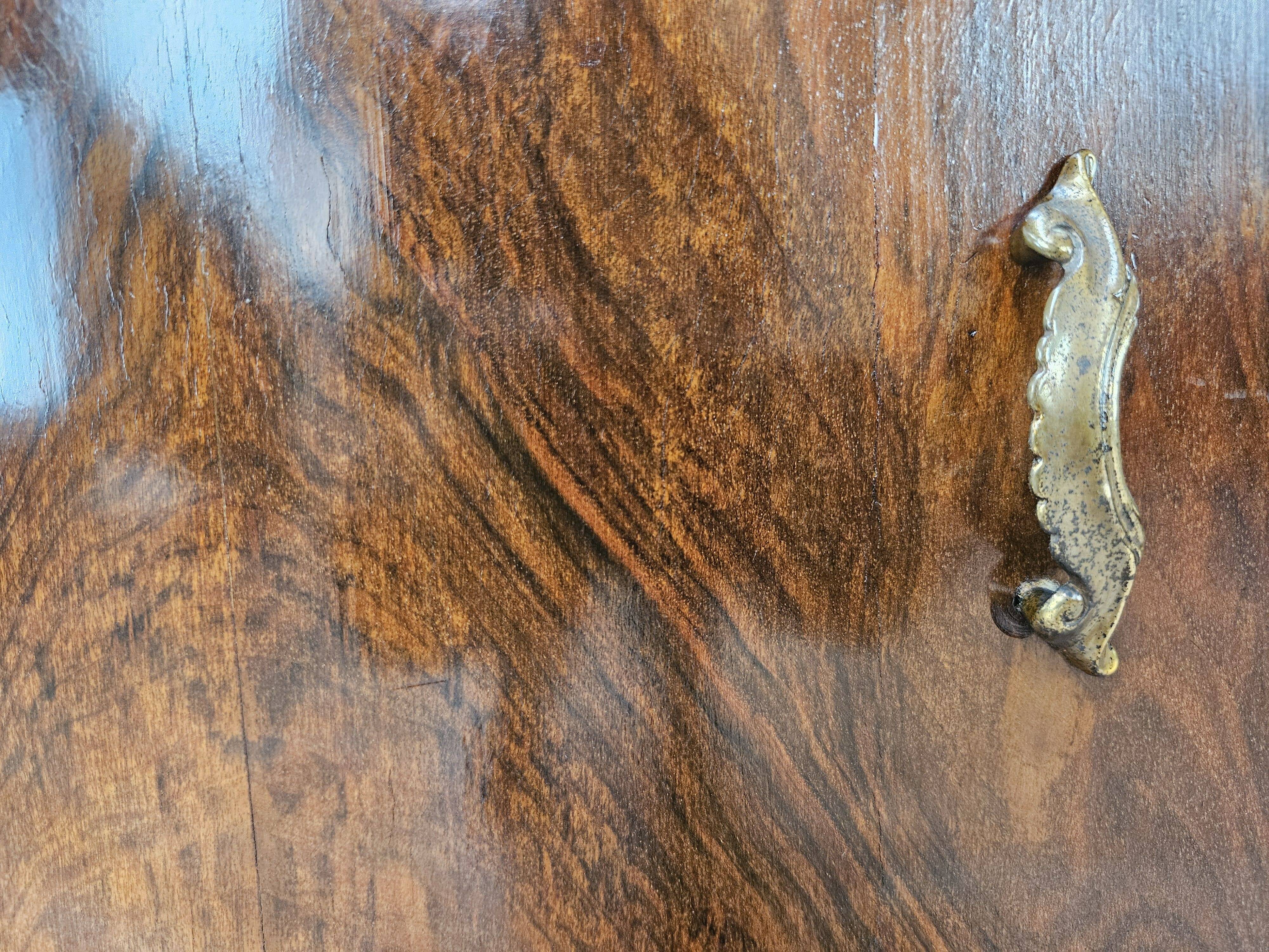 Pair of 1940s Chippendale bedside tables in walnut burl