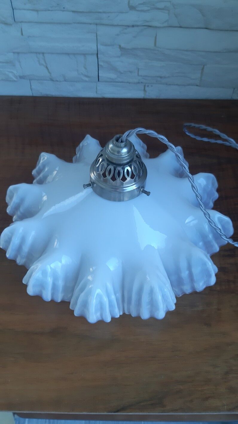 Opaline suspension opalescent glass