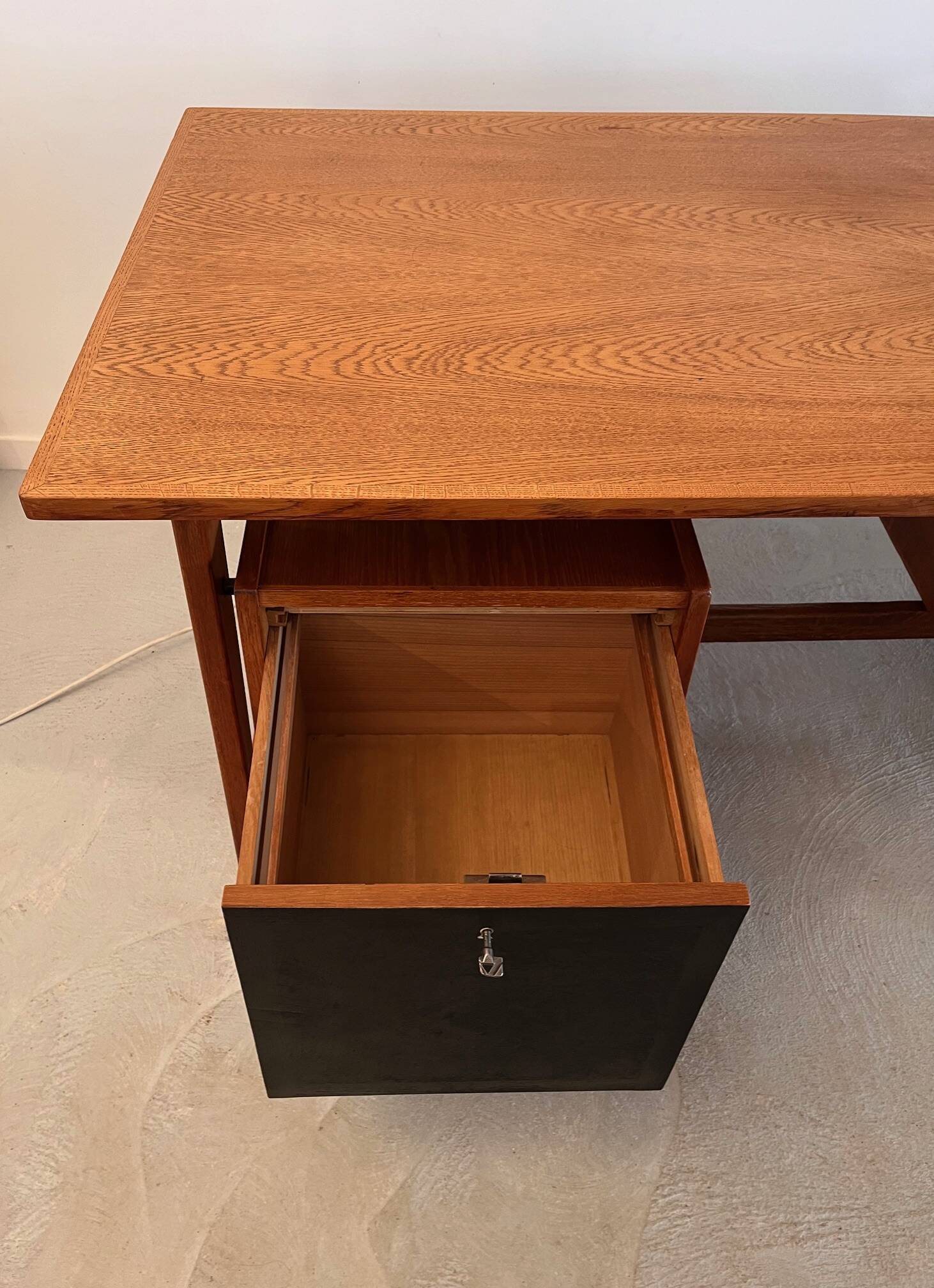 Bureau en chêne, années 50