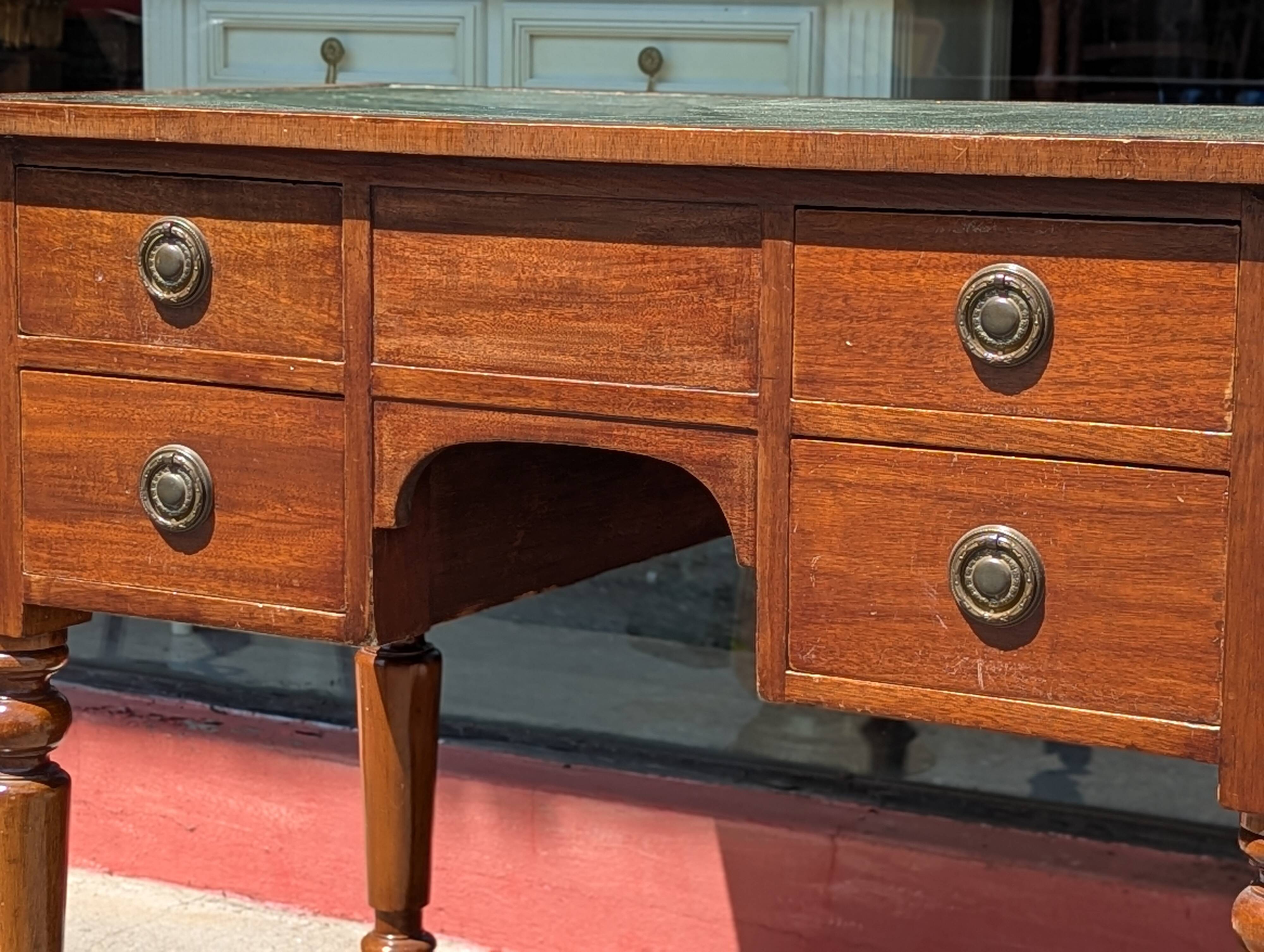 Small English mahogany desk