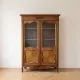 Vitrine en bois de merisier de style Régence