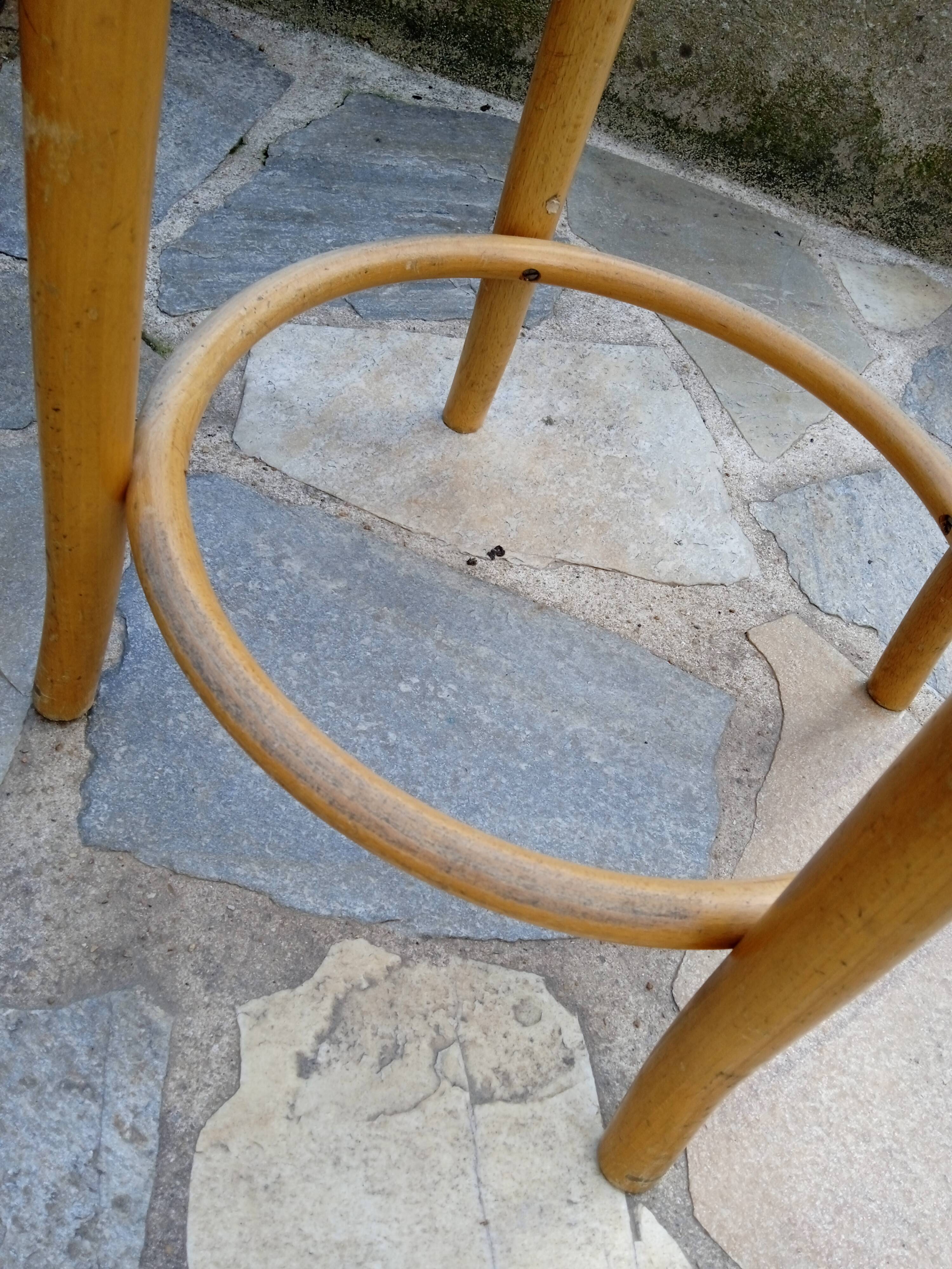 Canned bar stool