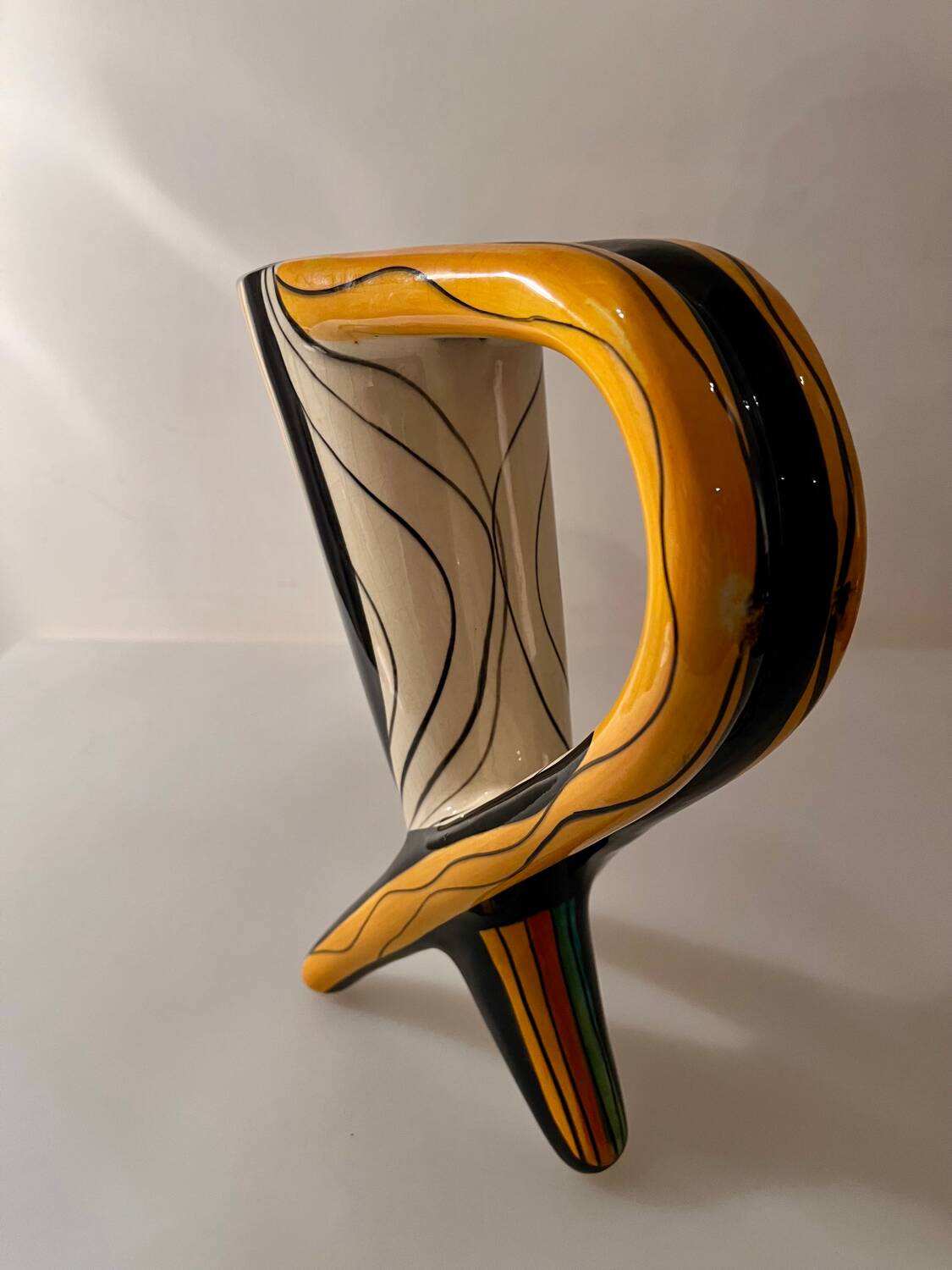 vase tripode vintage signé Vallauris