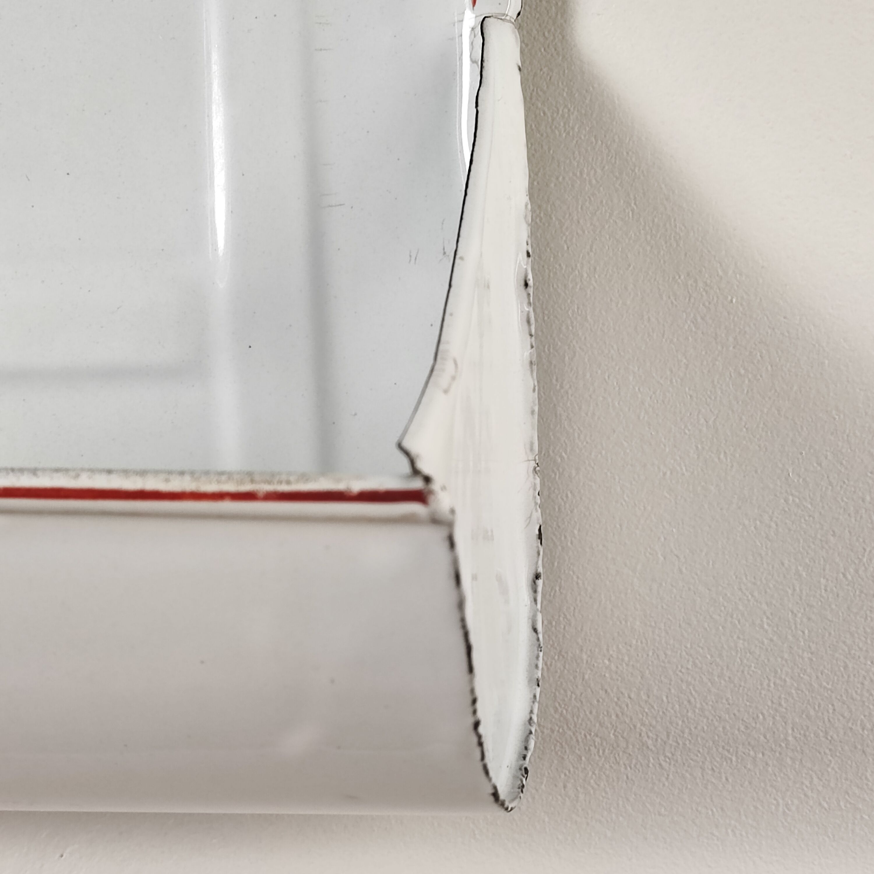 Enamelled sheet metal utensil holder