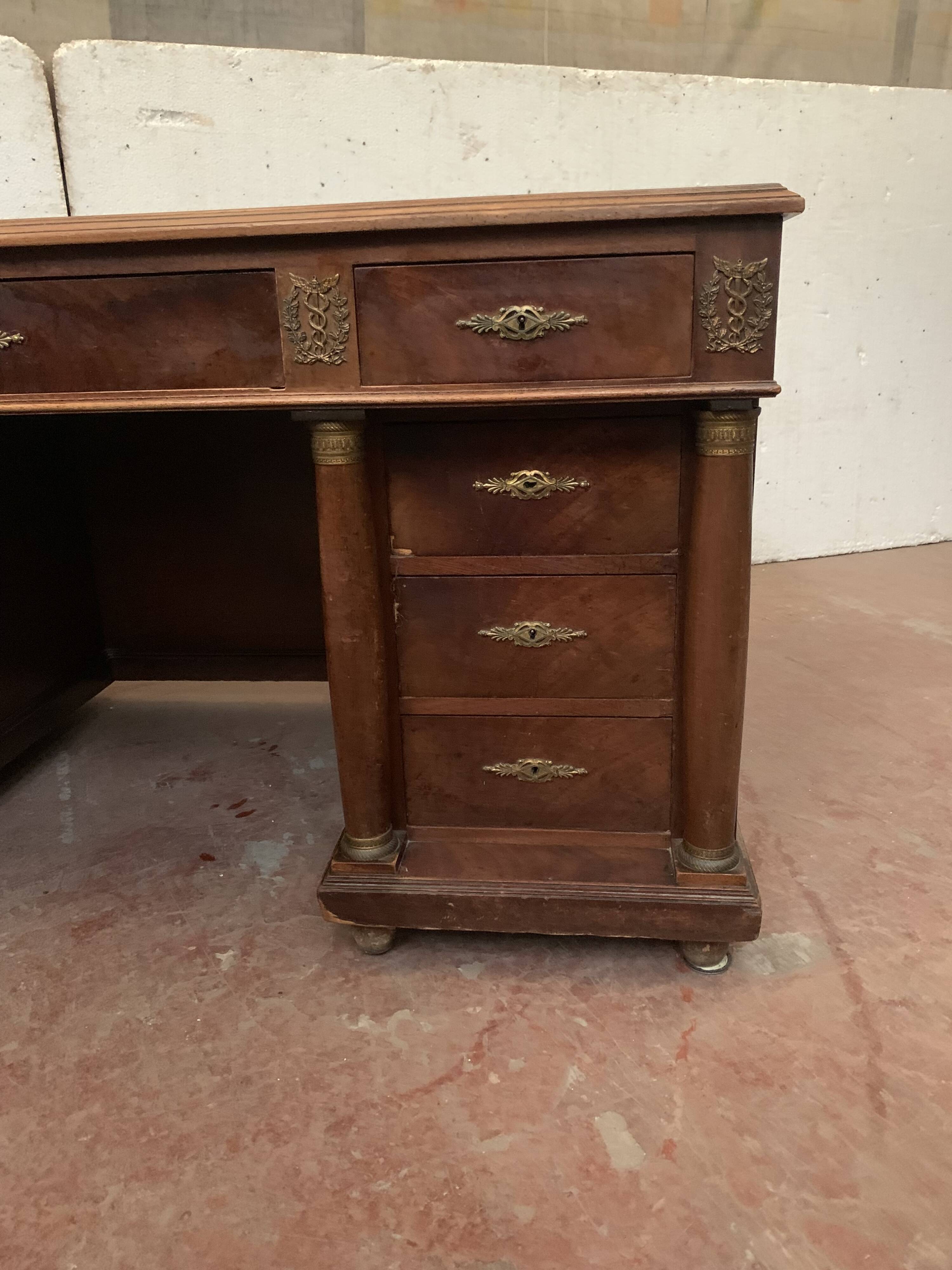 Bureau a caissons de style Empire en acajou et placage XX siècle