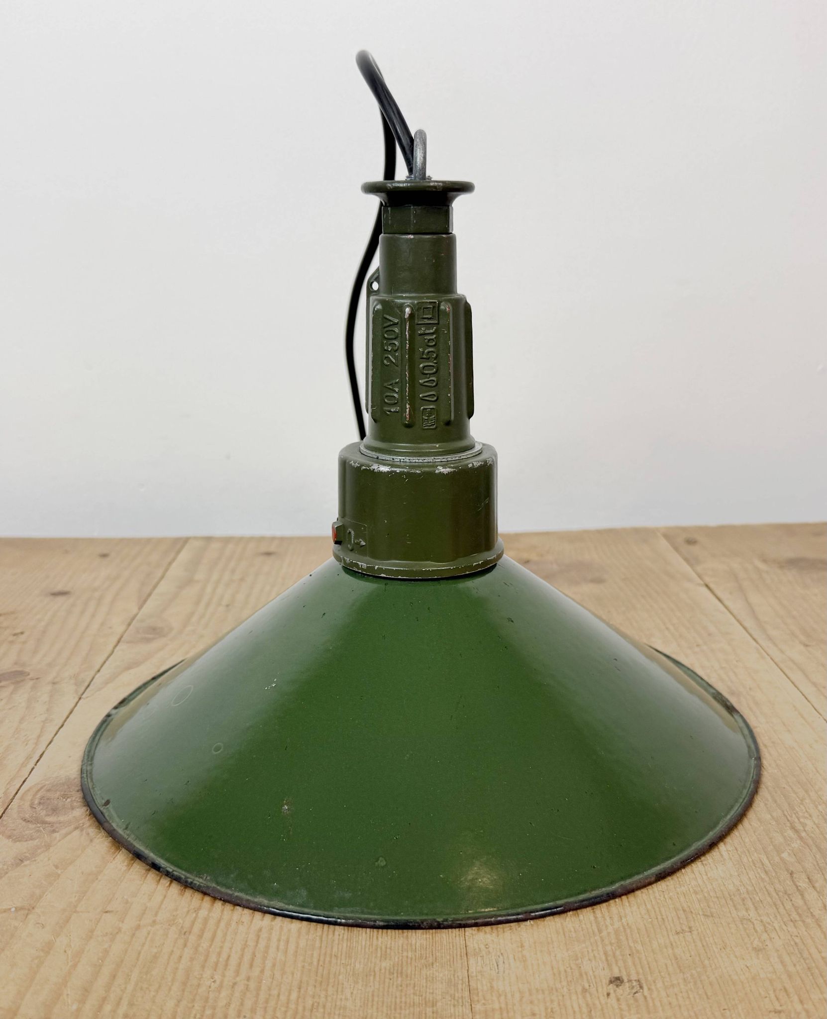 Industrial Green Enamel Military Pendant Lamp with Cast Aluminium Top, 1960