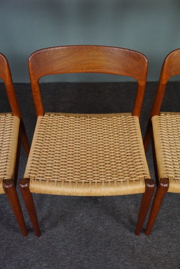 Set of 6 chairs and dining table Niels Otto Møller