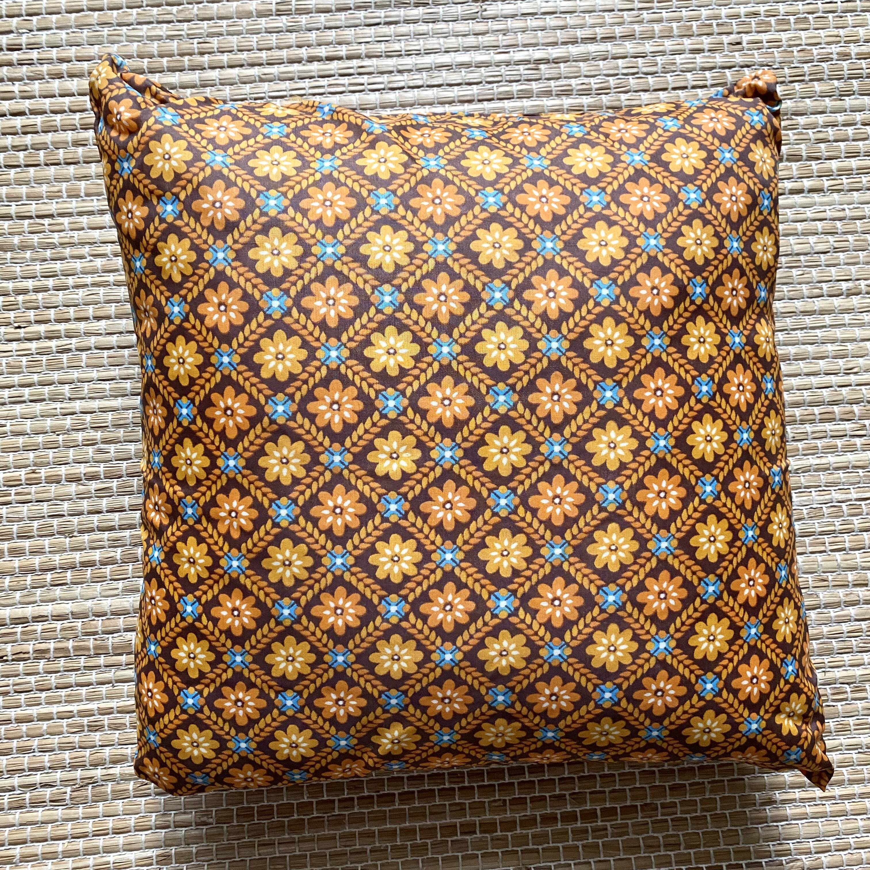 Coussins vintage seventies fleuris