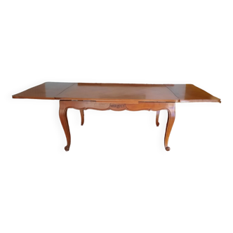 Dining room table