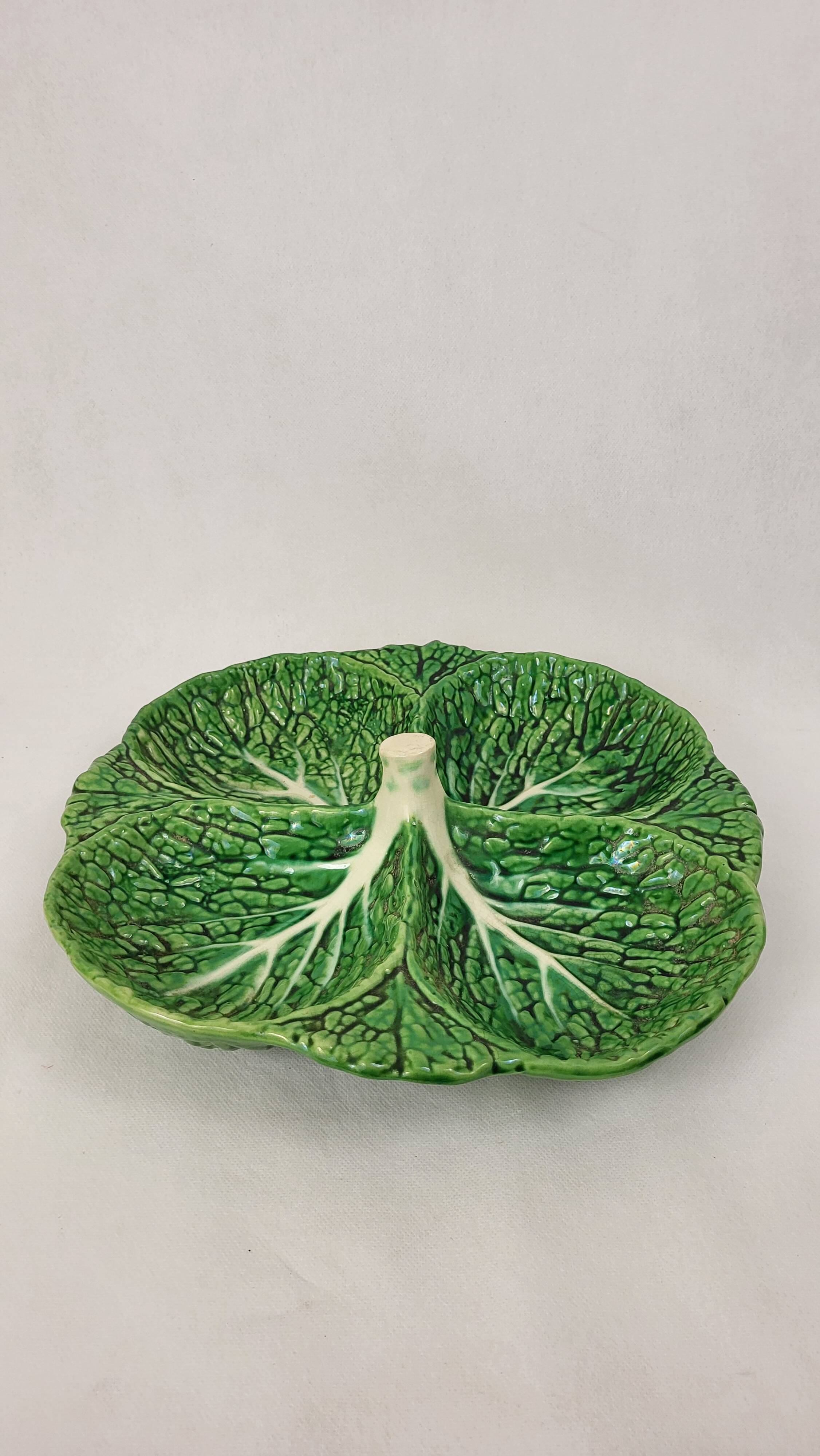 Ceramic dish with cabbage leaf compartments