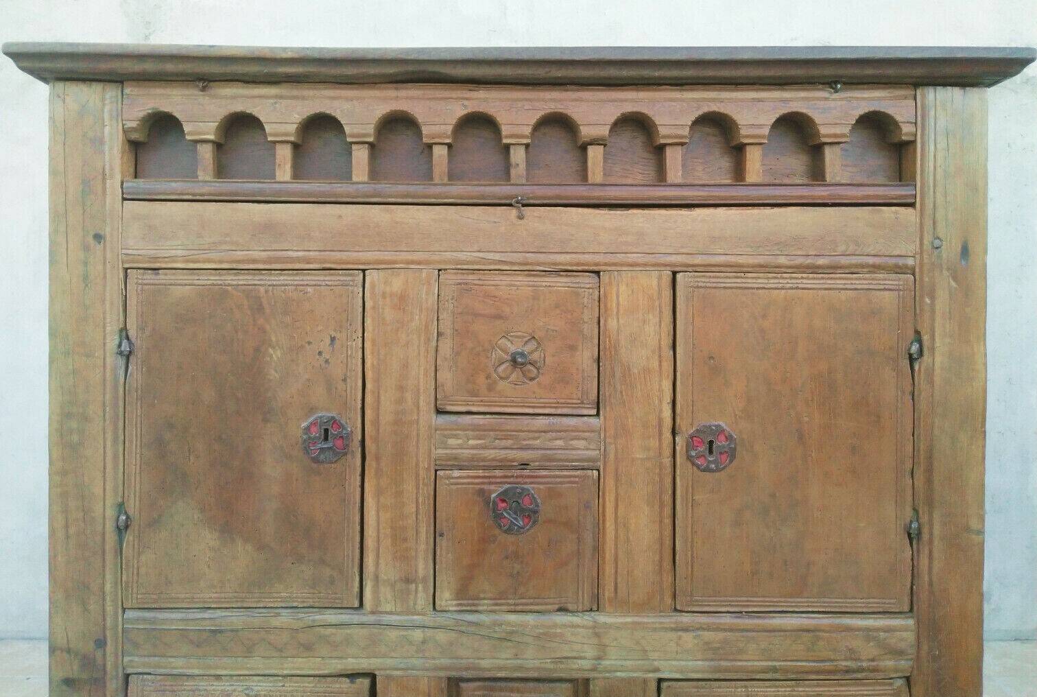 Buffet cabinet from the Louis XIV period in oak.