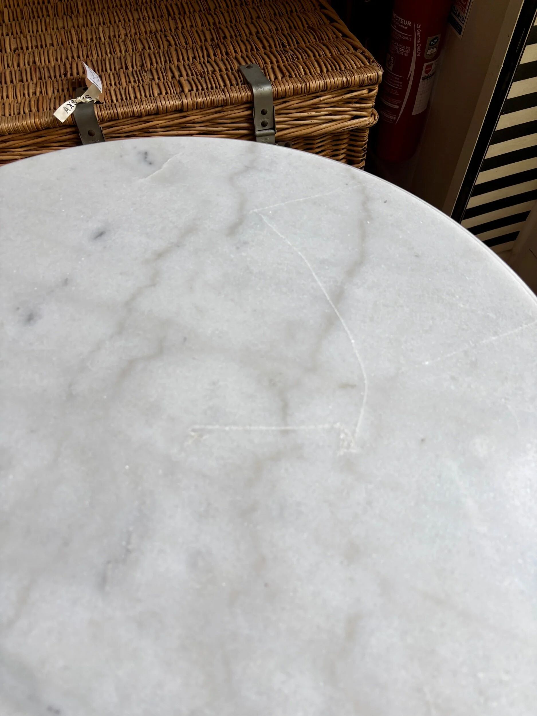 Bistro table in grey marble and black cast iron ⌀ 60 cm