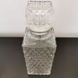 Diamond-shaped whisky decanter