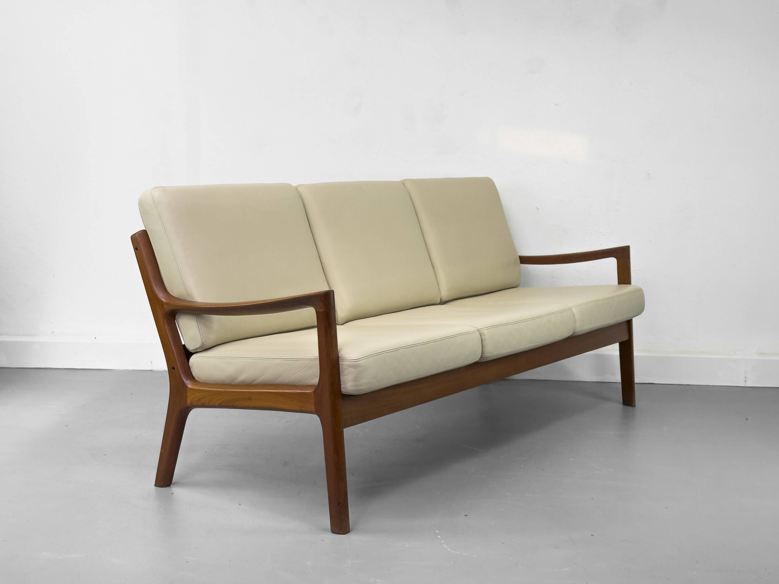 3-Seater Senator Sofa in Leather and Teak by Ole Wanscher for Cado, 1977