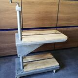 Industrial lift table