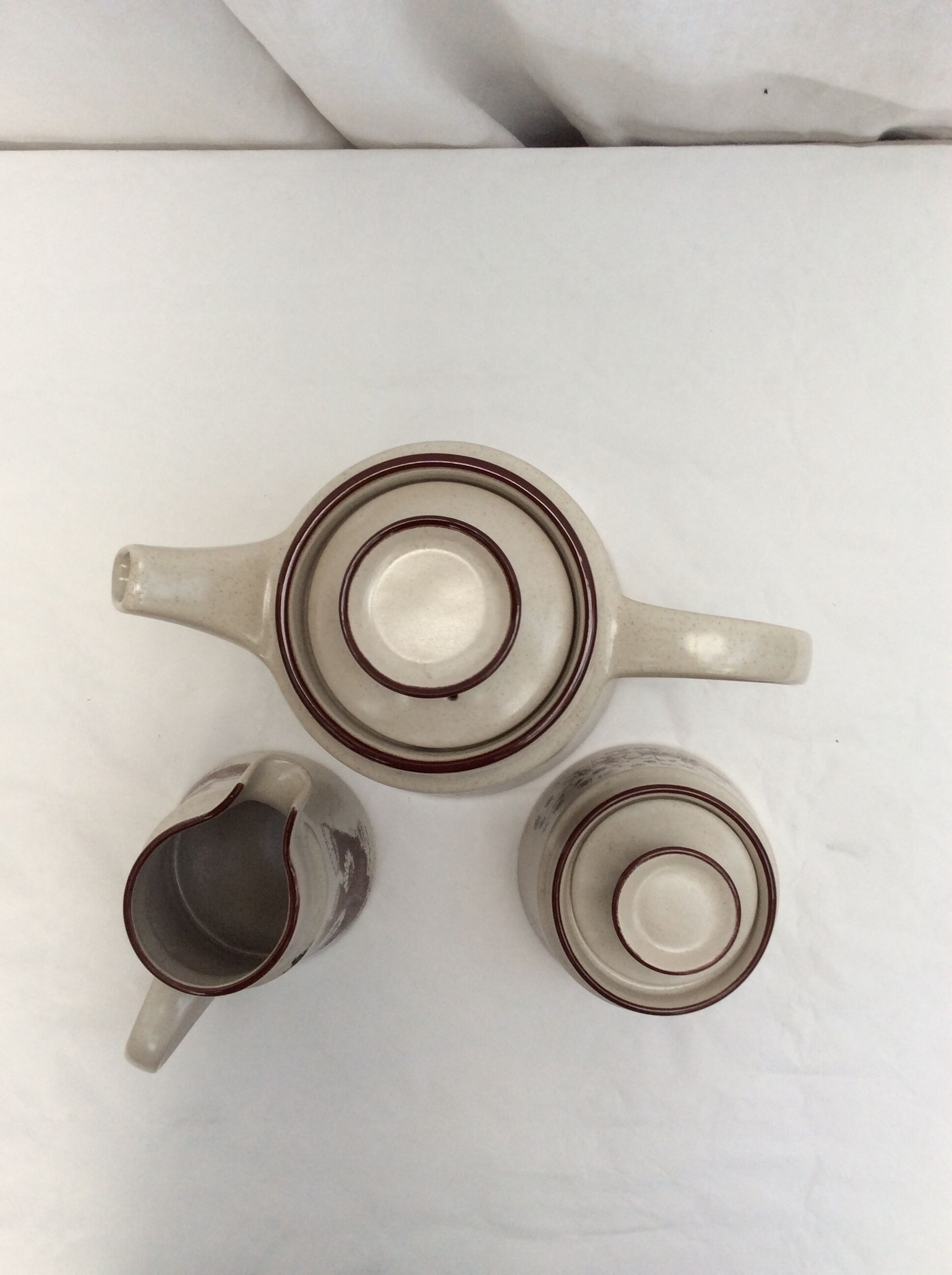 Lots of teapot, sugar bowl and milk jug from the 1970s, Japanese manufacture, dimensions: H-22xL22 cm