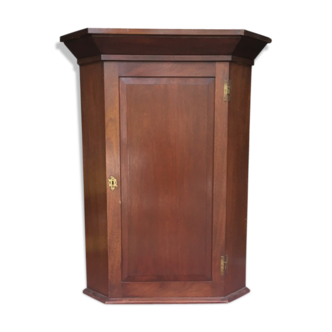 Corner cabinet