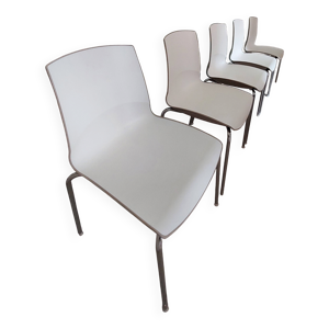 5 chaises NOW de Sandonà et Sandrin pour INFINITI