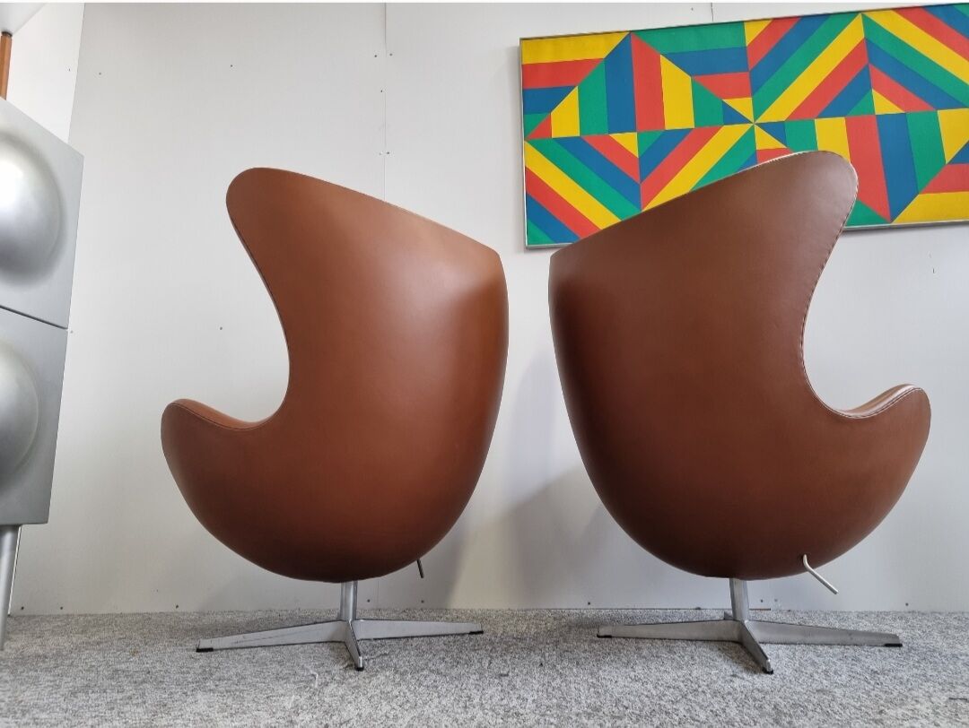 Pair of Arne Jacobsen Egg chairs by Fritz Hansen