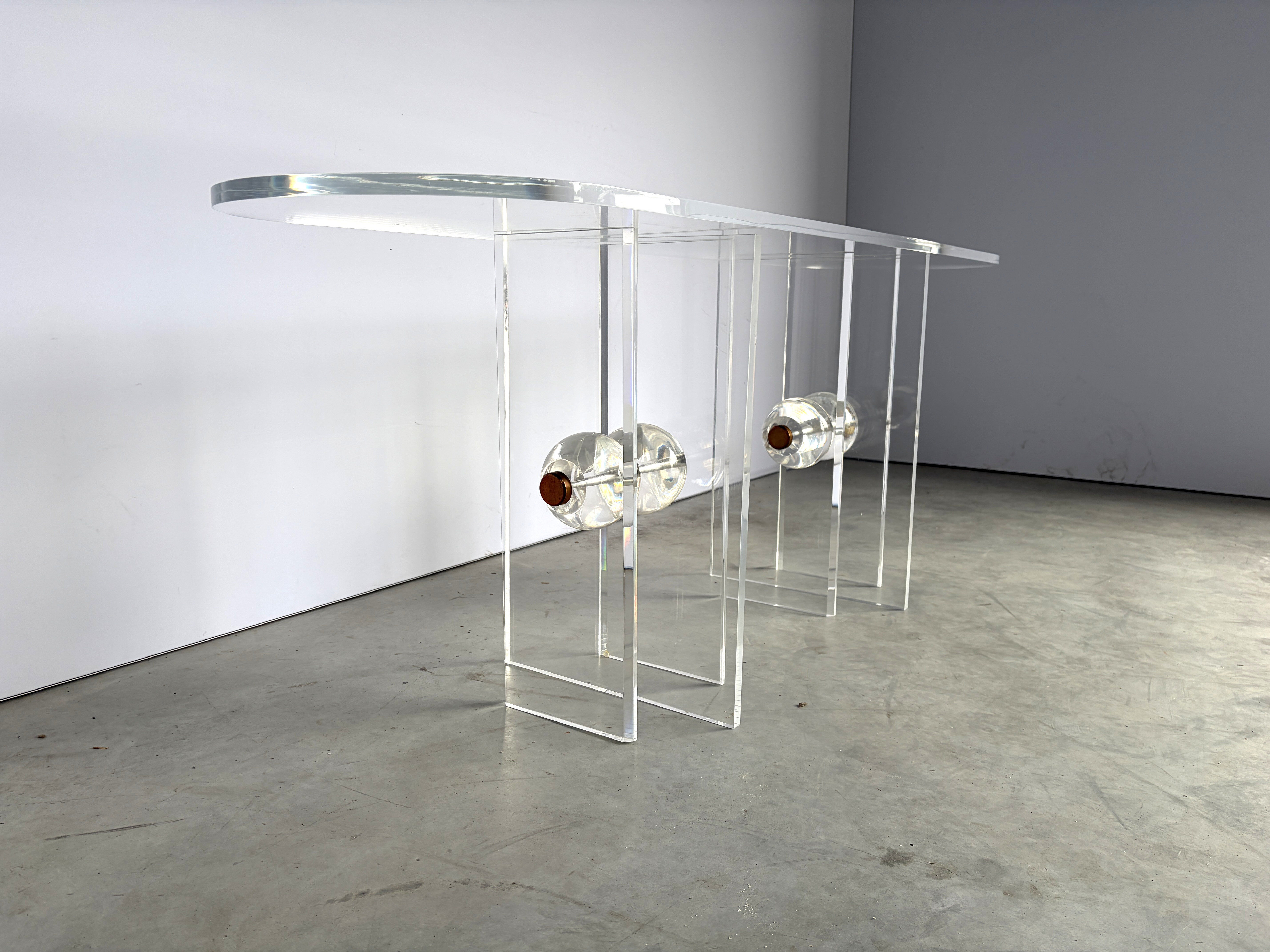Table console en laiton et lucite, années 1970