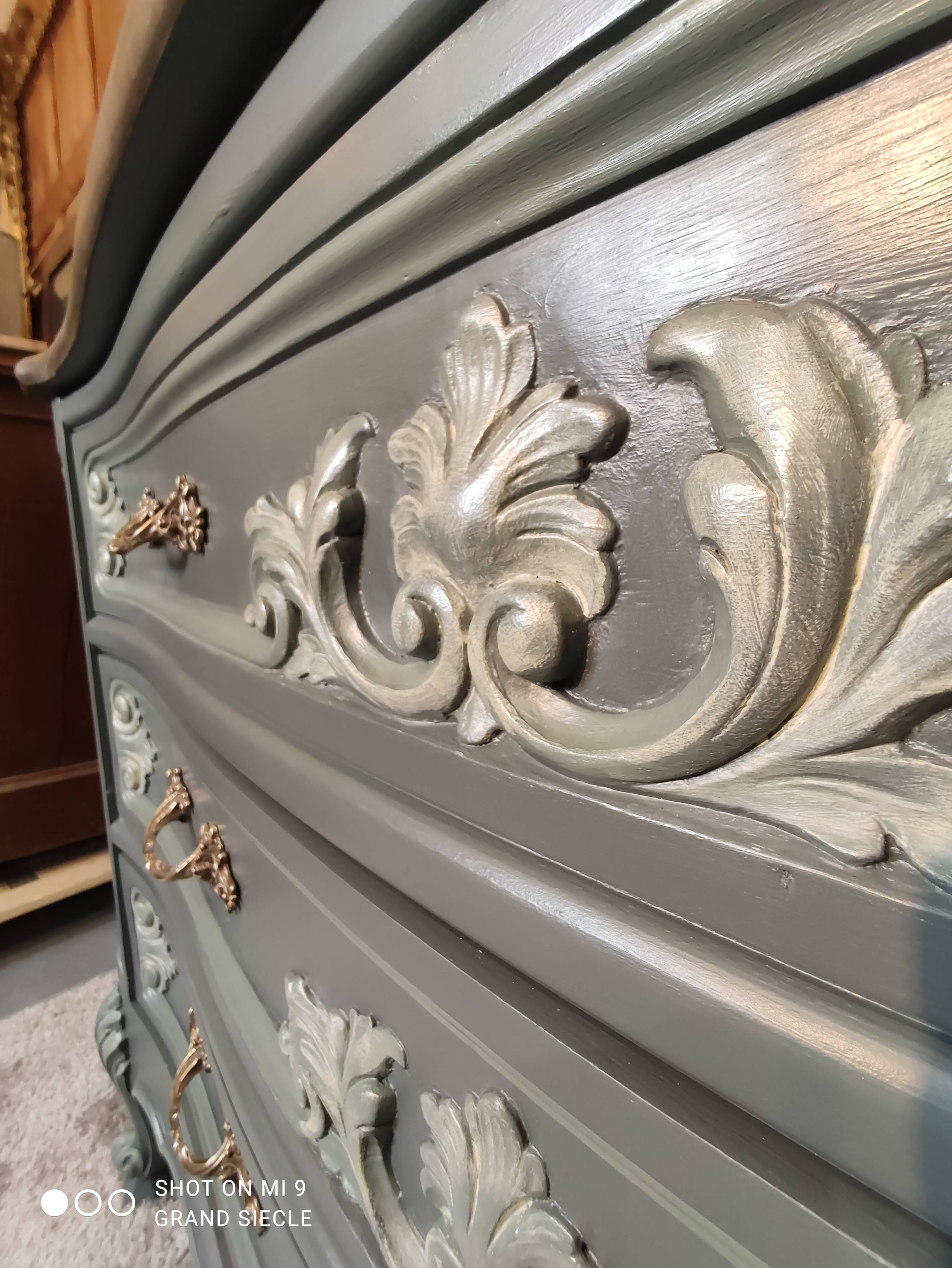 Louis XV dresser