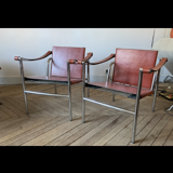 2 fauteuils LC1  design Le Corbusier pour Cassina