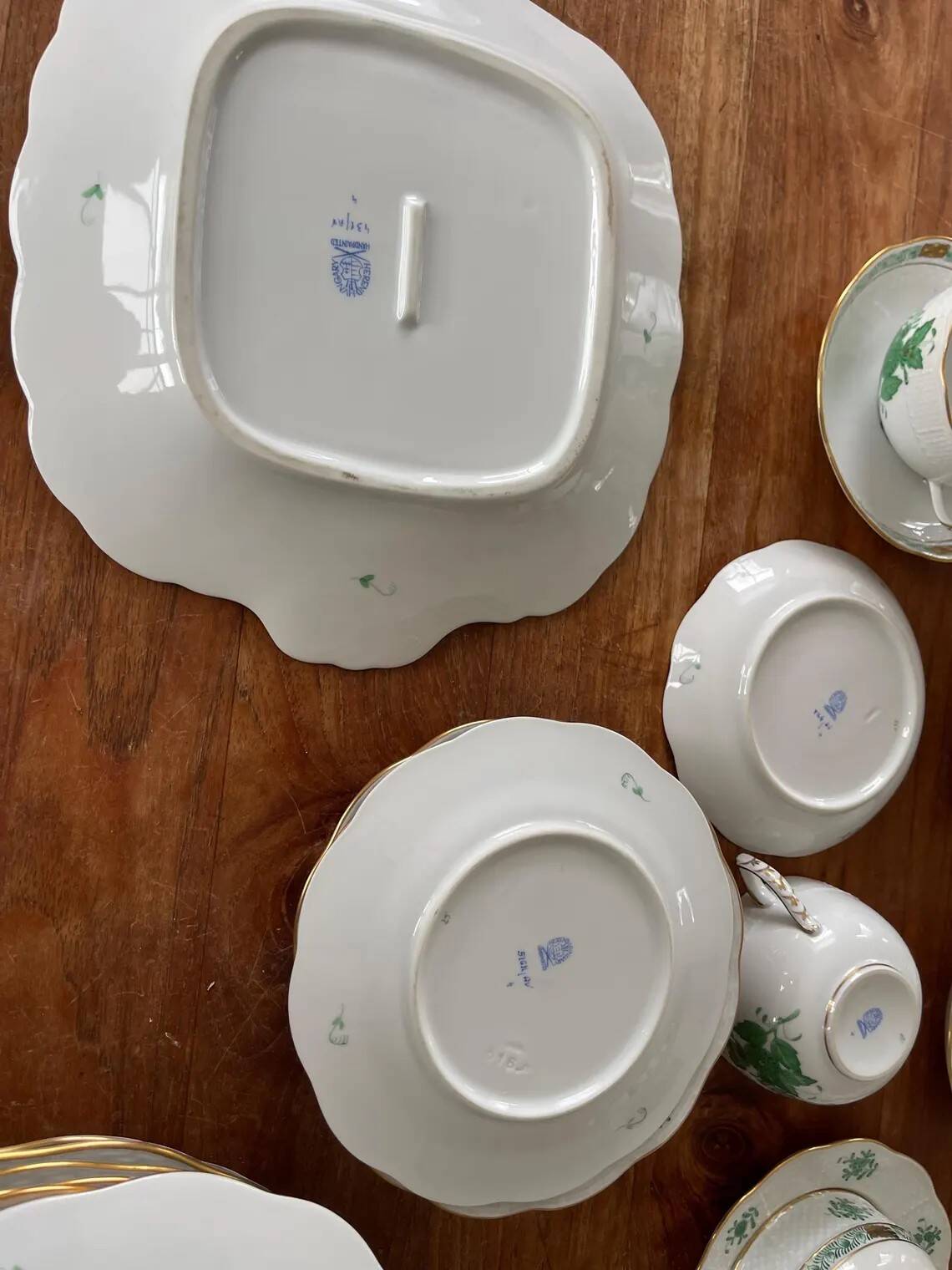 Gorgeous Herend Hungary Apponyi Chinese Bouquet Green Complete Dinner, Brea