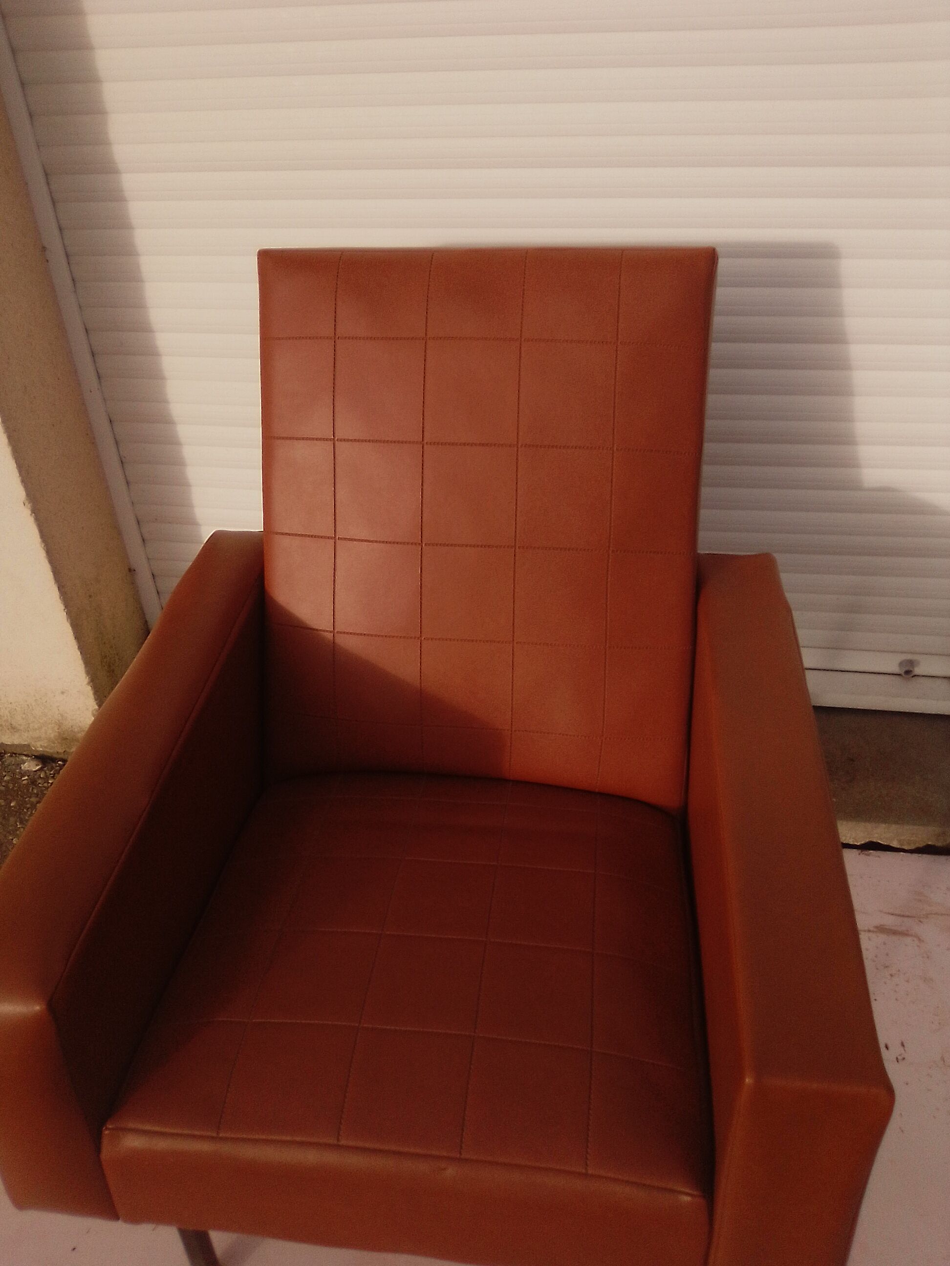 Armchair in brown skaï 70s